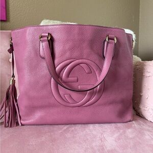 Authentic GUCCI Interlocking GG Orchid Pink large Leather SOHO Tote Bag w Tassle